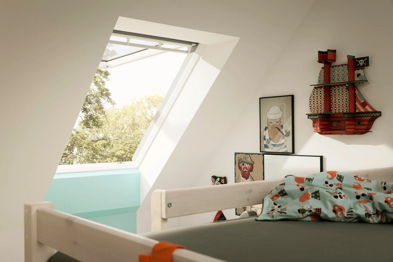 VELUX GPL 2070 Top Hung Roof Window White Painted (PK/CK/FK/UK/MK/SK) Various Sizes 10 VELUX GPL 2070 Top Hung Roof Window White Painted (PK/CK/FK/UK/MK/SK) Various Sizes - Image 10