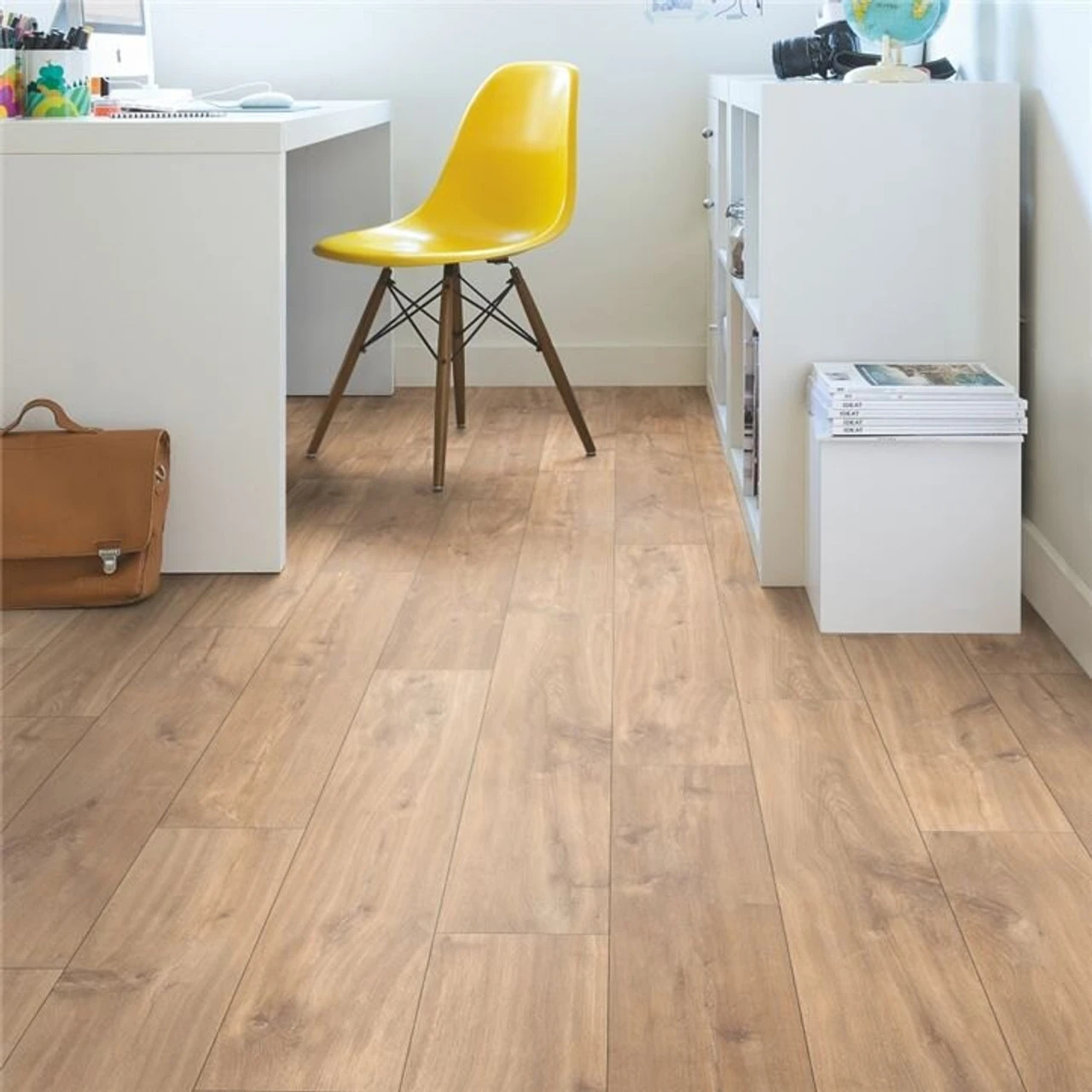 Quick Step Classic Midnight Oak Natural Laminate Flooring (1.596m2) 2 Quick Step Classic Midnight Oak Natural Laminate Flooring (1.596m2) - Image 2