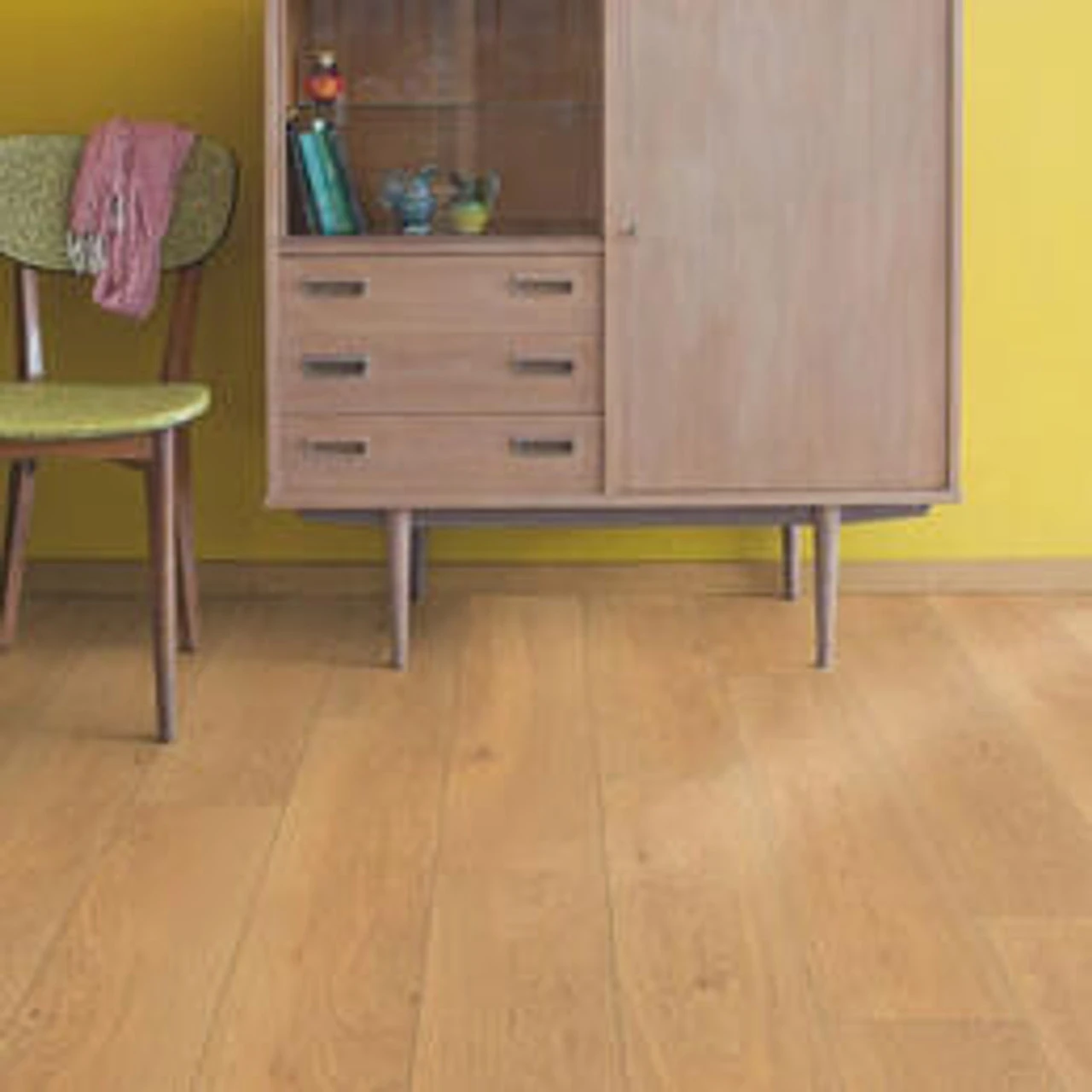 Quick Step Classic Moonlight Oak Natural Laminate Flooring (1.596m2) 2 Quick Step Classic Moonlight Oak Natural Laminate Flooring (1.596m2) - Image 2